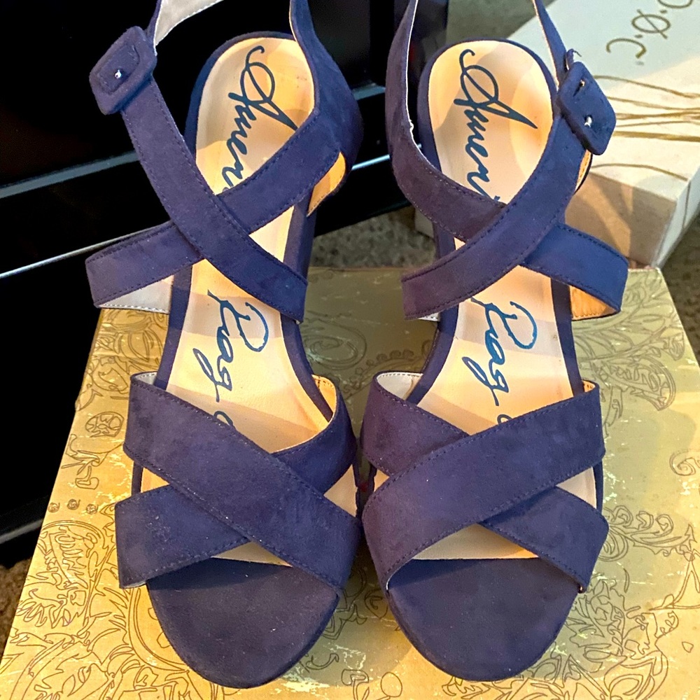 Like New Never been worn.American Rag 9.5 Navy Blue Suede Chunky Heel shoes